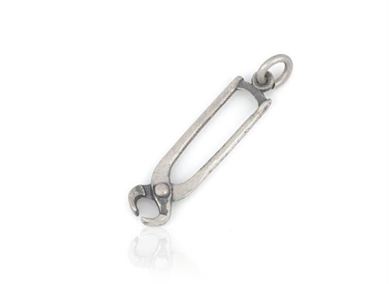 CIONDOLO TENAGLIA 3cm IN ARGENTO BRUNITO 925