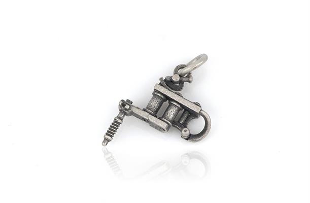 CIONDOLO MACCHINA TATTOO 2cm IN ARGENTO BRUNITO 925